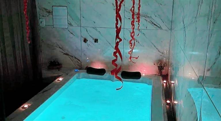Vacation home with jacuzzi in Cunha