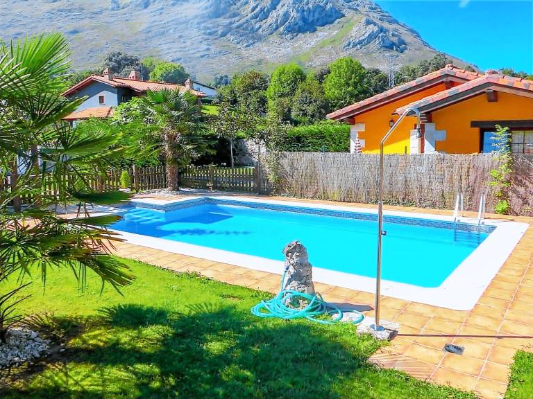Vacation home with pool, terrace & garden | Beach view — photo 3