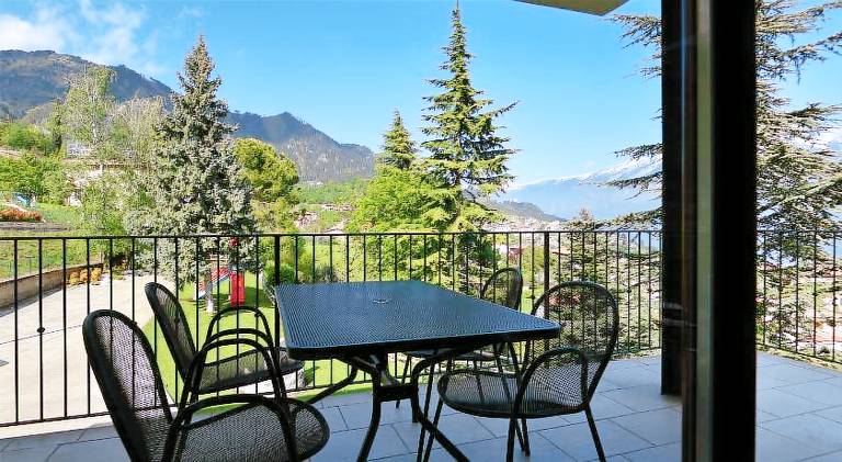 Rental apartment with yard & terrace — photo 5