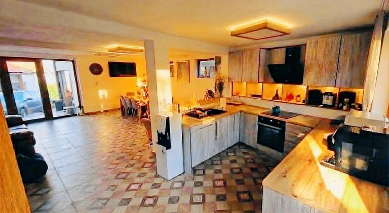 Vacation home with jacuzzi | Pets are welcome — photo 5