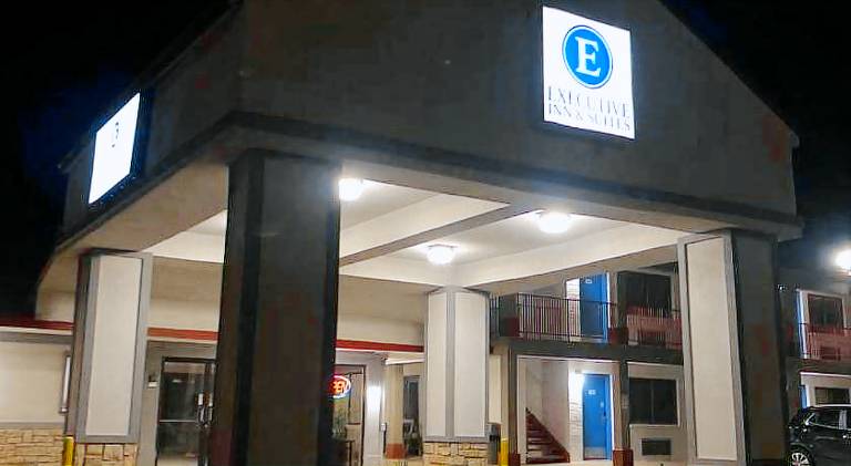 Executive Inn & Suites — photo 3