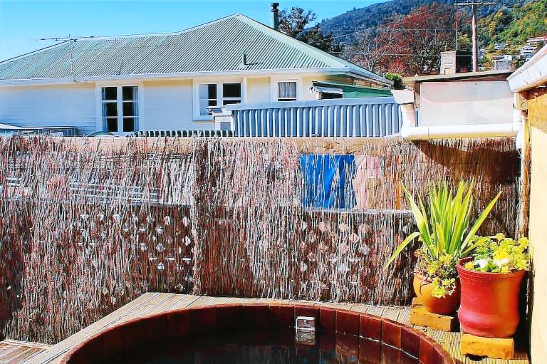 Sequoia Lodge & Backpackers