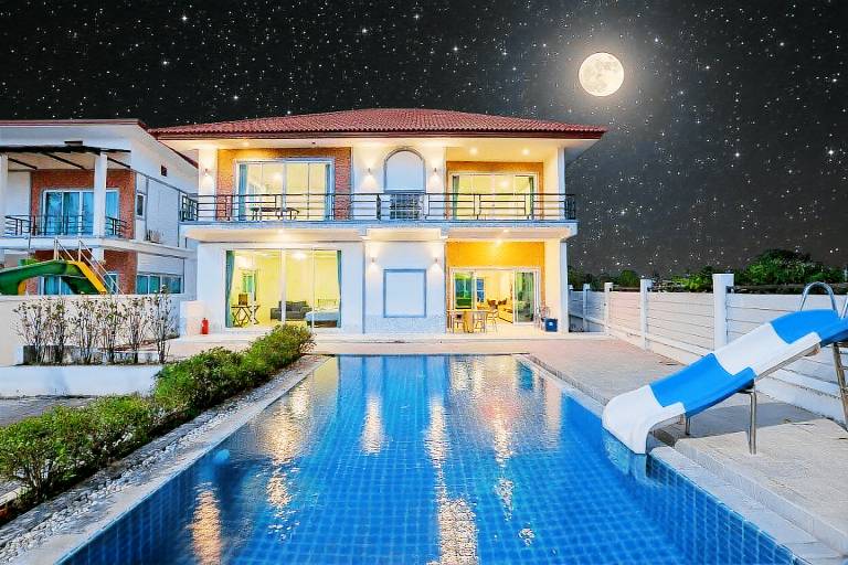 Villa with barbeque, private pool & garden | Water view | Next to the beach | Pet-friendly in Rayong