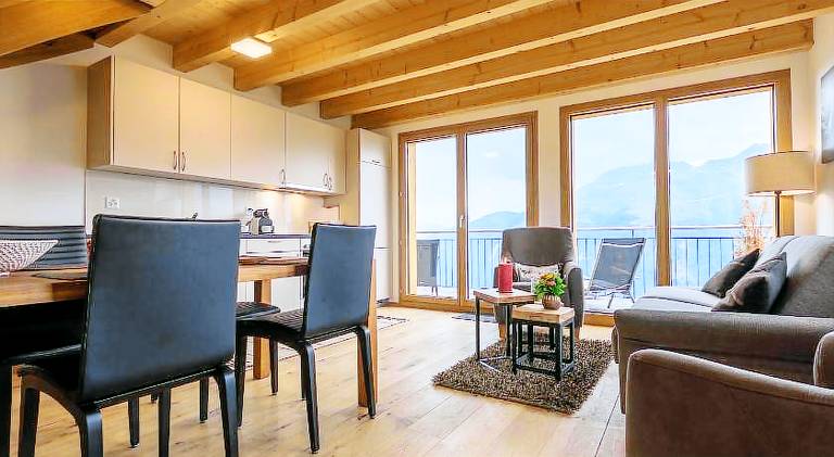 Lodge with garden, patio & sauna | Pet-friendly — photo 2