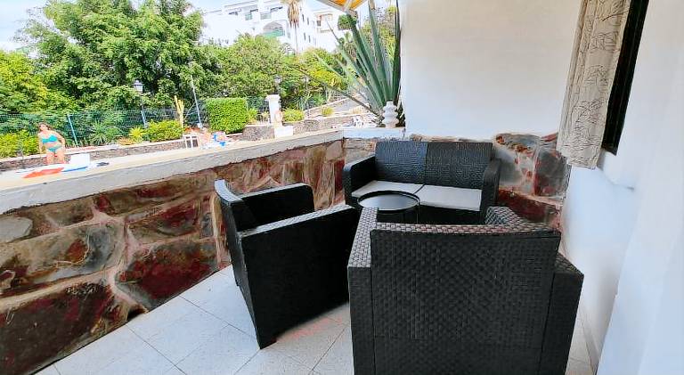 Apartment with pool — photo 4