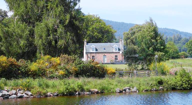 House with 4 rooms for 8 persons in Inverness