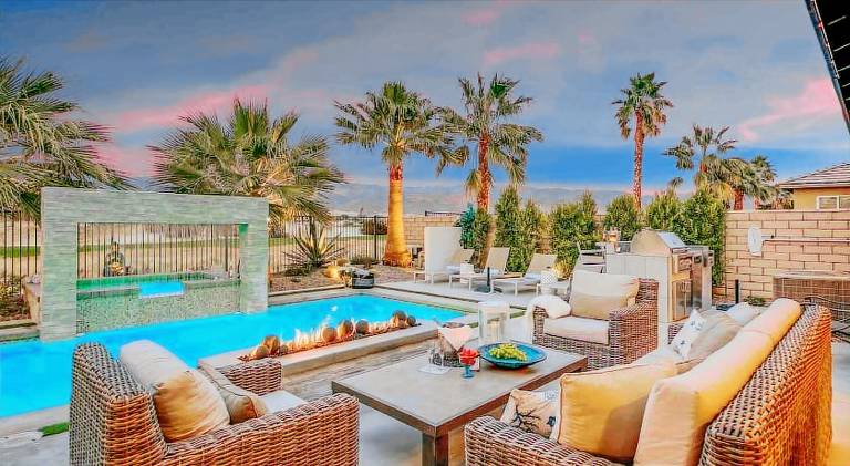 House with hot tub & pool — photo 3