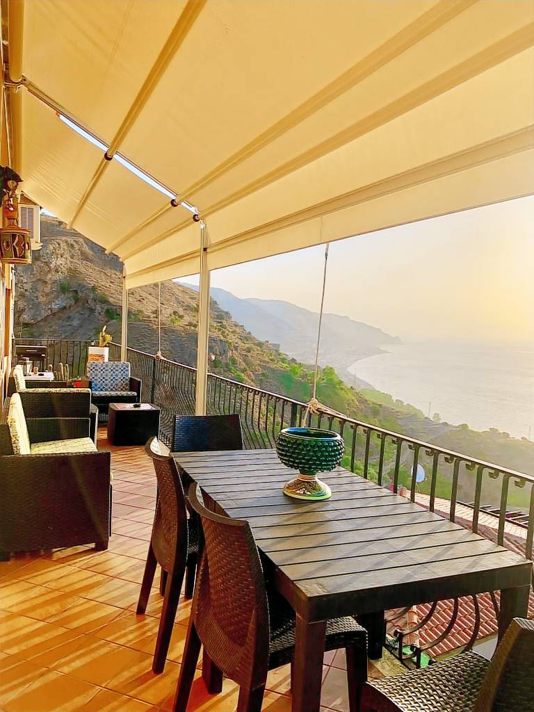 Spacious apartment in Taormina with sea view and balconies — photo 2