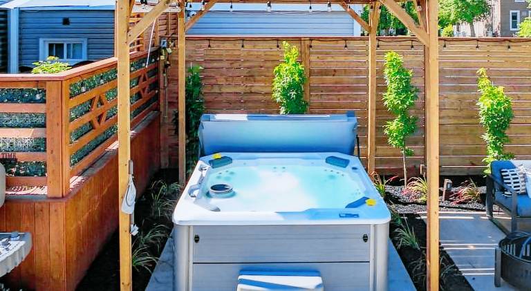 House with pool & jacuzzi — photo 4