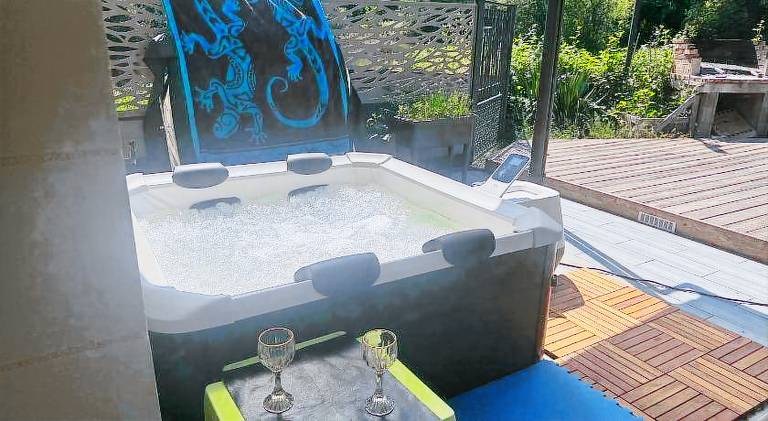 Vacation home with pool & hot tub | Pet-friendly — photo 4