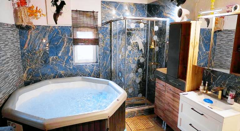 Villa with hot tub | Pets allowed — photo 3