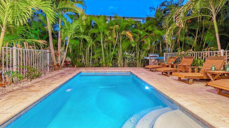 Casa Antilles Pet Friendly, Ping Pong Table, Private Heated Pool, Steps to Beach! — photo 5