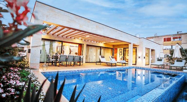 Beautiful rental apartment with pool & hot tub | Dogs allowed in Split