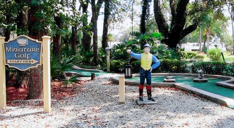 Private Cottage Only 5 miles from Disney in Kissimmee, FL