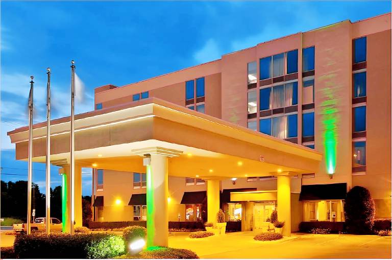 Clarion Pointe Hopkinsville near The Bruce Convention Center in Hopkinsville, KY