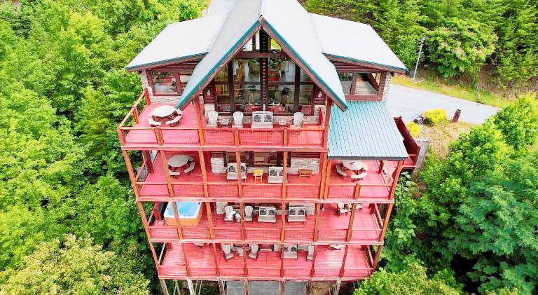 Beautiful house with jacuzzi | Pets allowed in Sevierville, TN