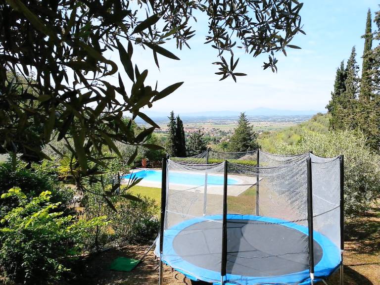 Family-oriented villa with private pool, barbeque & patio | Garden view | Pet-friendly — photo 4