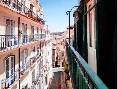 Fully equipped holiday apartment with terrace | Close to São Jorge Castle | Perfect for remote work | Pets are welcome in Lisbon