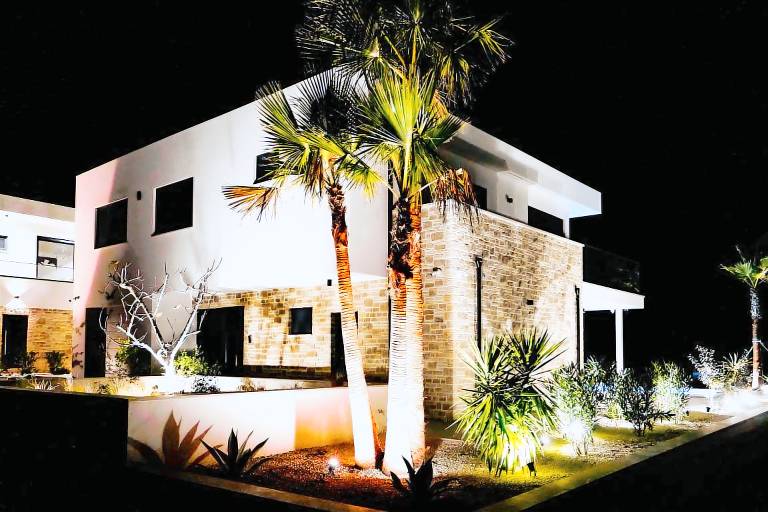 Fully equipped villa with private pool, yard & patio | Dogs allowed — photo 3
