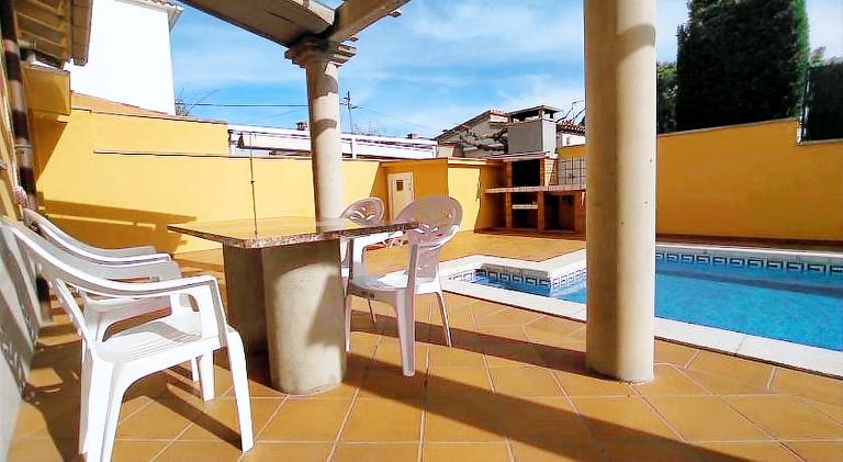 House with pool | Beach nearby | Pets allowed — photo 4