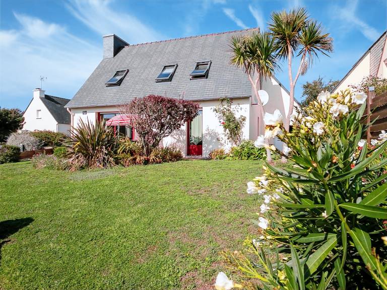 Fully equipped beautiful vacation home with BBQ, patio & garden | Sea view | Close to the beach | Pet-friendly — photo 2