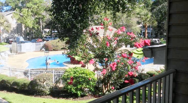 Holiday apartment with pool — photo 5