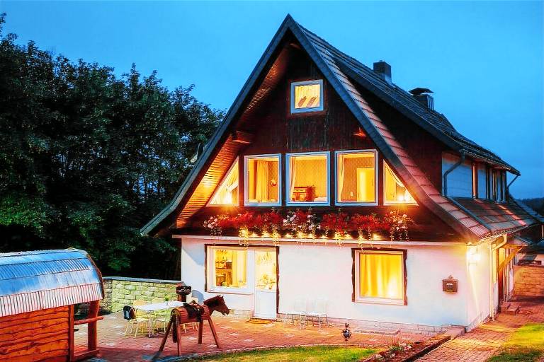 Fully equipped spacious house with yard, patio & grill | Pet-friendly in Goettingen