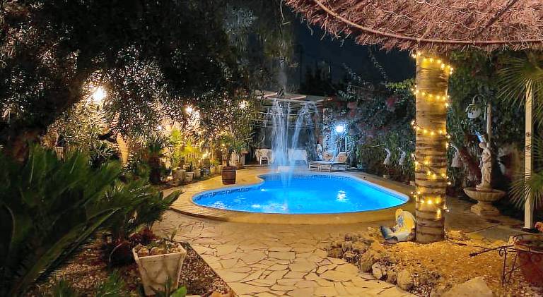 Fully equipped wonderful vacation home with private pool, yard & barbeque | Perfect for remote work | Pets allowed — photo 3
