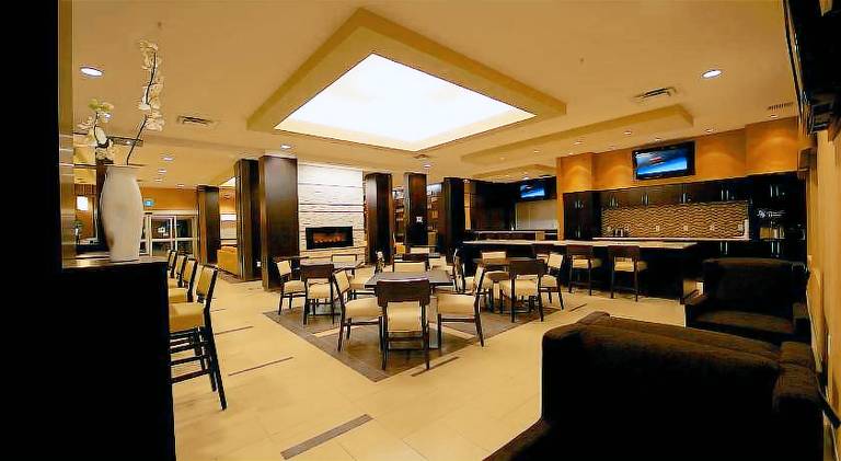Days Inn & Suites by Wyndham Winnipeg Airport Manitoba — photo 5