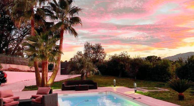 Villa with pool — photo 2