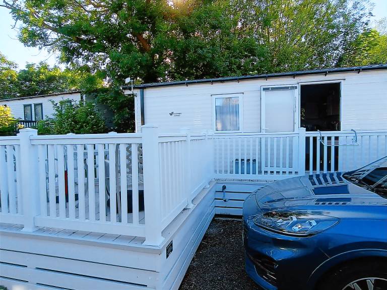 Family-oriented wonderful lodge with yard, BBQ & pool | Beach nearby | Pets allowed — photo 4