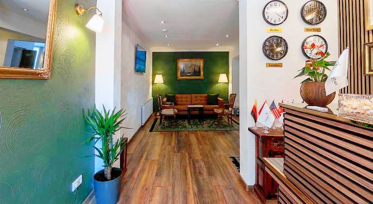 Jupa's Hotel — photo 2