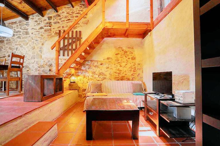 Charming rental apartment with hot tub, yard & pool | Pets allowed — photo 3
