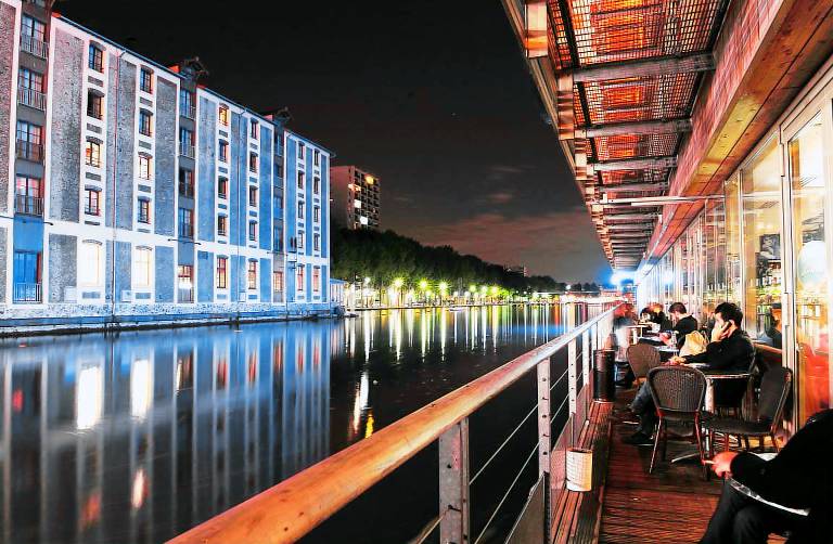 Hostel  Paris