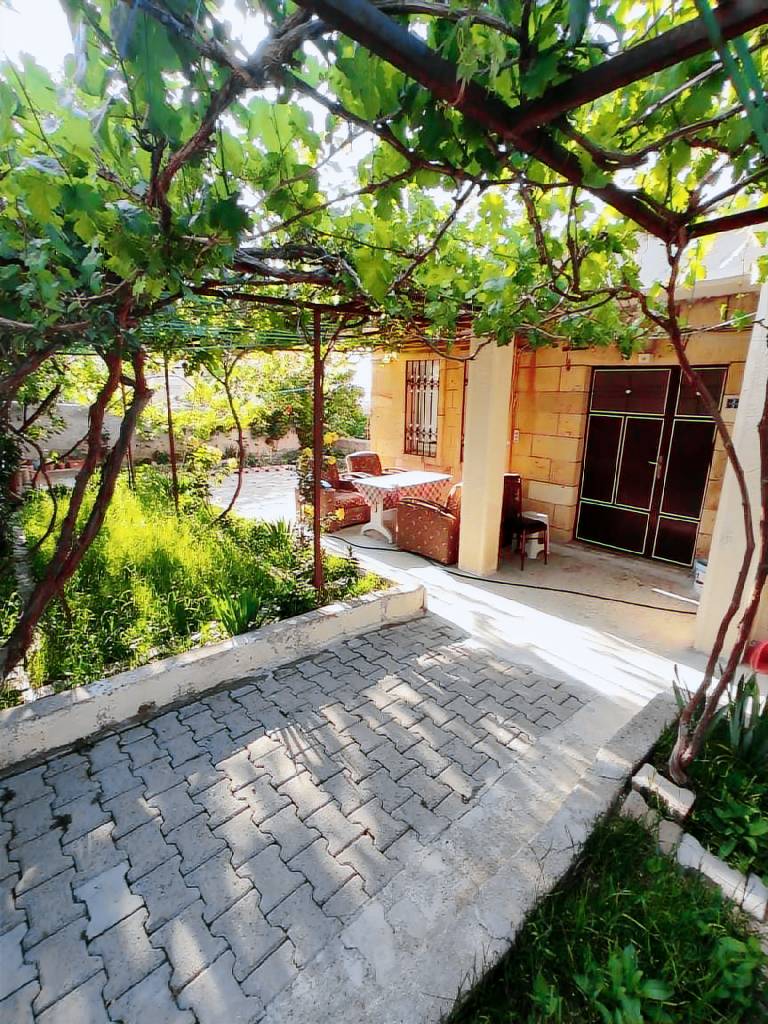 Rental apartment with yard & barbecue — photo 3