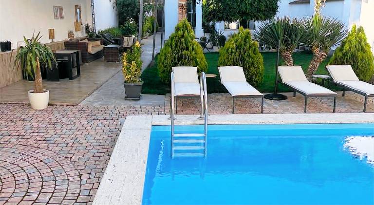 Garden Lounge Hotel