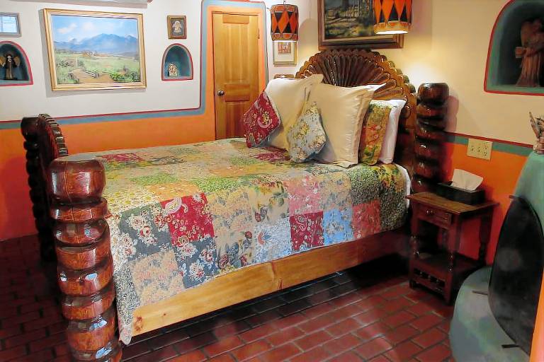 Bed and Breakfast in Taos from 99 HomeToGo