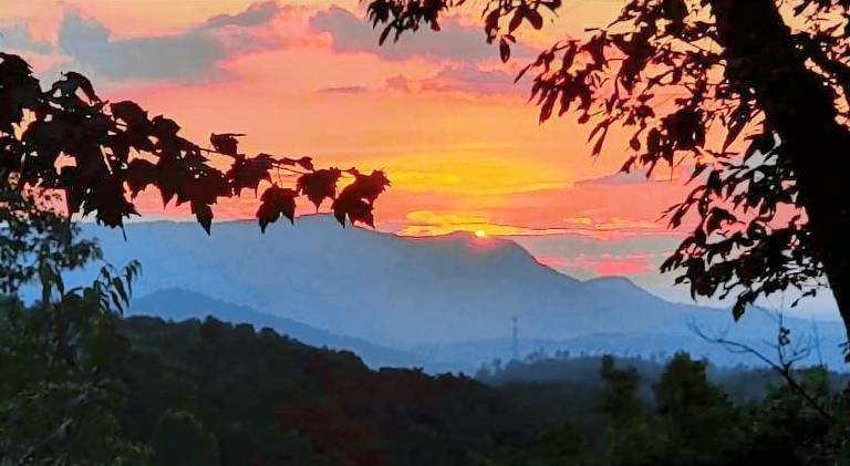 Charming villa with jacuzzi | Pets are welcome in Sevierville, TN