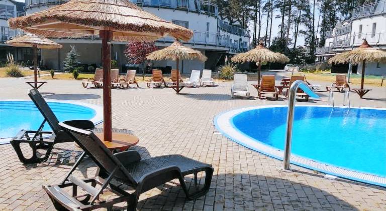 Apartament HAPPY 03 BASEN & KORT TENISOWY, OCHRONA 24h - DUZY zielony taras ! in Rewal