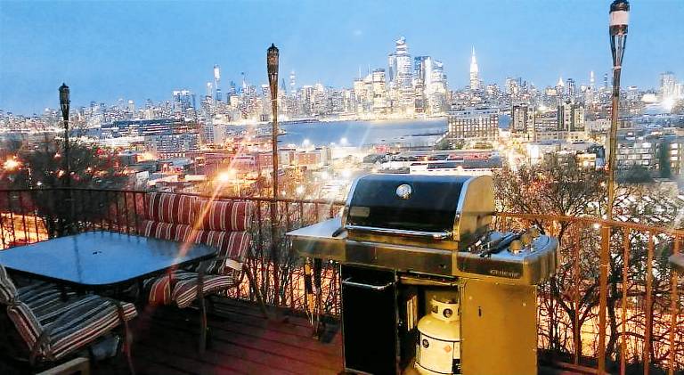 Mega Stunning Skyline View - APT 4-5 Combination - 6 Bedroom - Sleeps 25 - 15 mins to NYC — photo 4