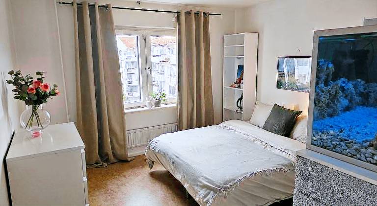 Central Room with Private Entrance and Ensuite Bathroom in Kista