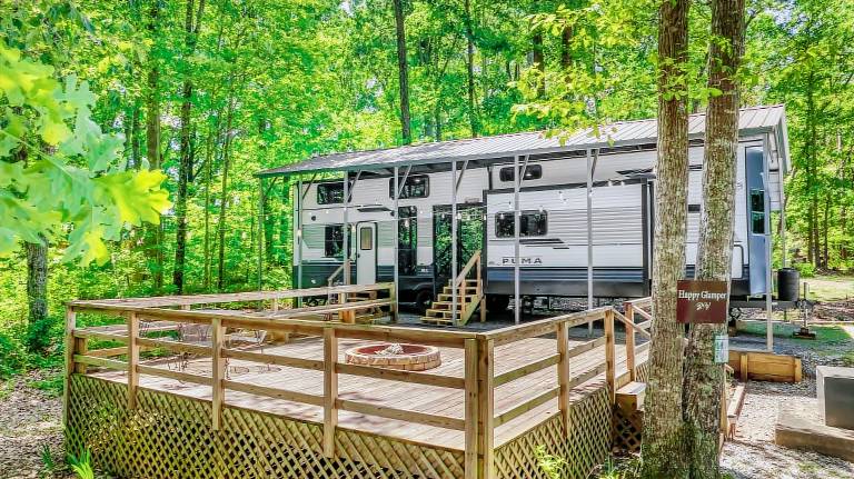 NEW Happy Glamper RV 14 Acres Cal King Bed Dog Friendly Deck Fire Pit — photo 2