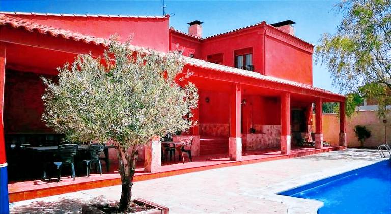 Villa with barbecue, private pool & hot tub | Perfect for remote work — photo 3