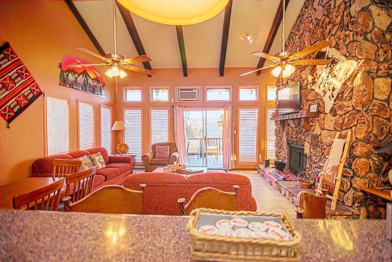 Family-oriented big condo with terrace & pool | Pets are welcome — photo 2