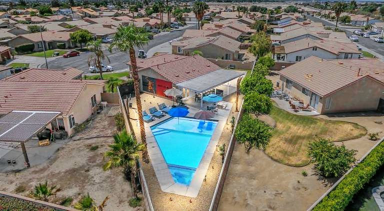 Vacation home with jacuzzi & pool — photo 4