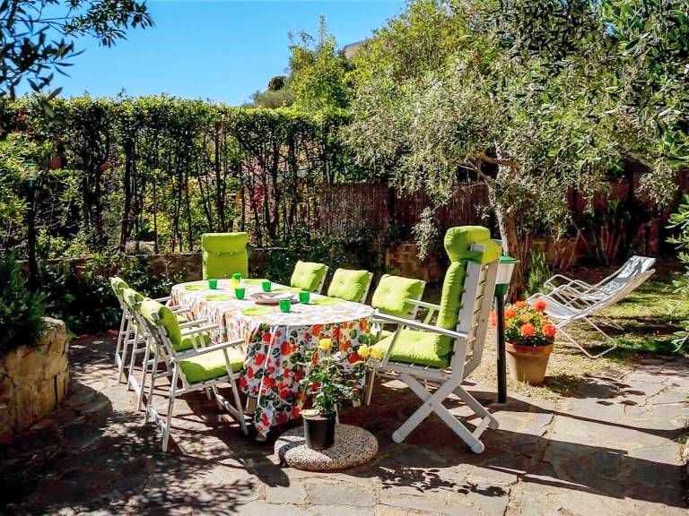 Fully equipped vacation home with yard, barbeque & terrace | Close to the beach | Pets allowed — photo 3