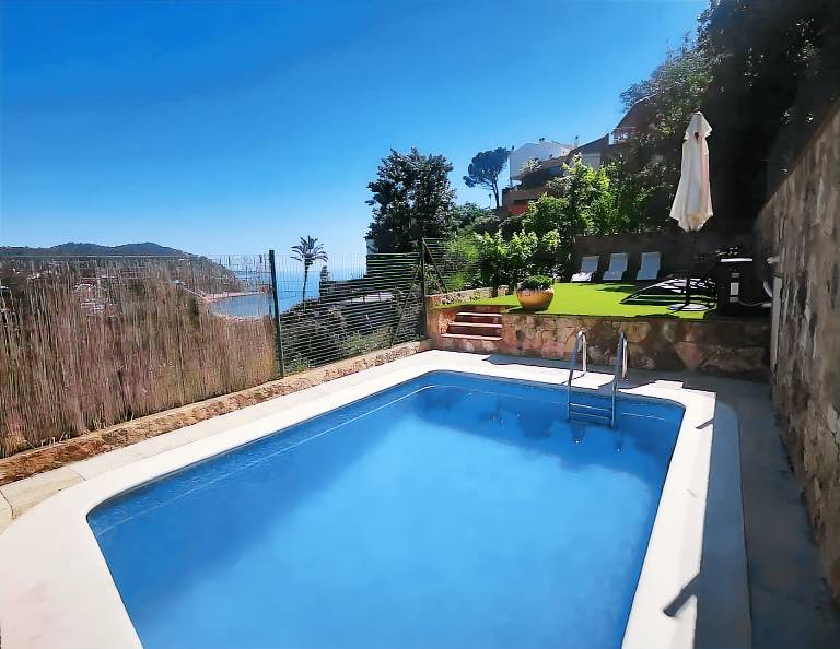 Casa Mirador with Sea View! Modern: 4 Bedrooms, 2.5 Bathrooms, Private Pool, Parking in Tossa de Mar