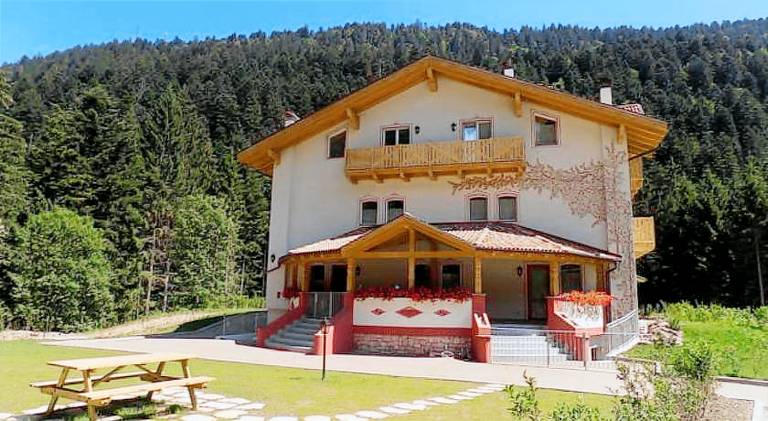 Holiday apartment with 3 rooms for 7 persons in Molveno