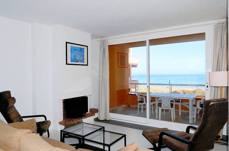 Fully equipped rental apartment with pool & terrace | Close to the beach | Pets are welcome — photo 4