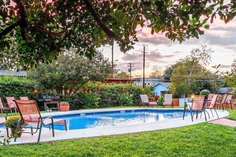 5 Mi to Dtwn Austin Gem w Pool Pets Welcome